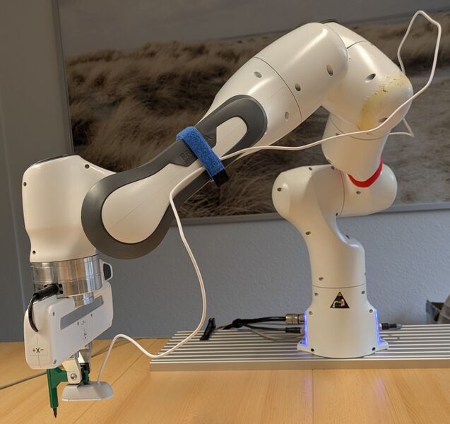 Datei:Franka Emika Panda Arm.jpg