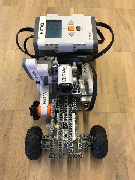 Datei:Autonomes Einparken Roboter oben.jpg