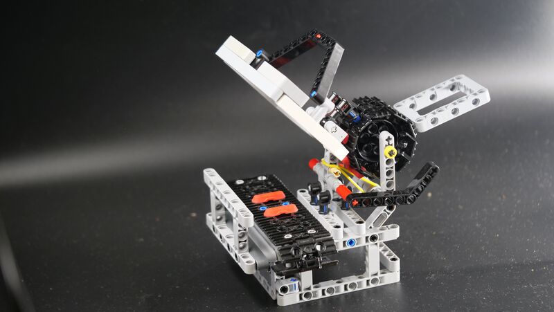 Datei:Ballkäfig Fotostudio.jpg