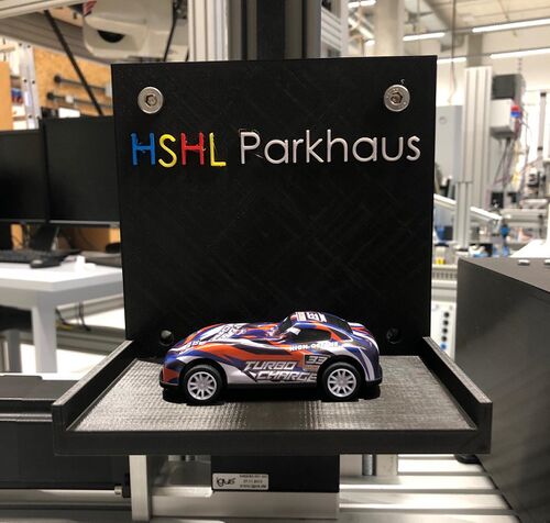 HSHL Parkhaus Plattform mit Auto