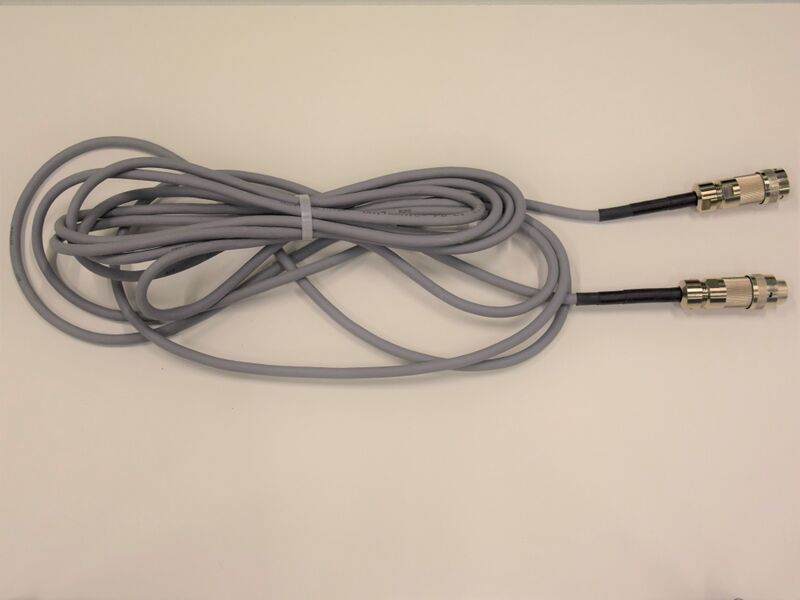 Datei:Abbildung ABB IRB1400 Kabel Schnittstelle.JPG