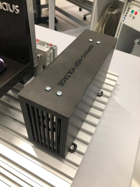 Datei:Parkhaus Netzteil Abdeckung.jpg