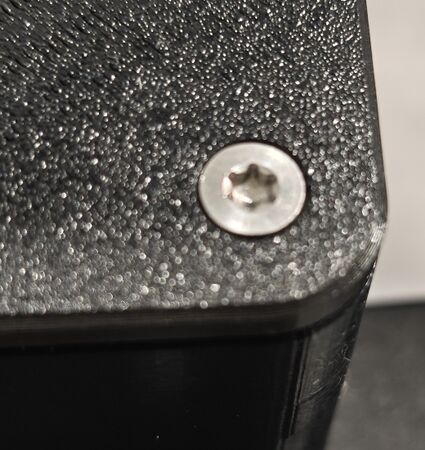 Deckel sind sauber zu fixieren.